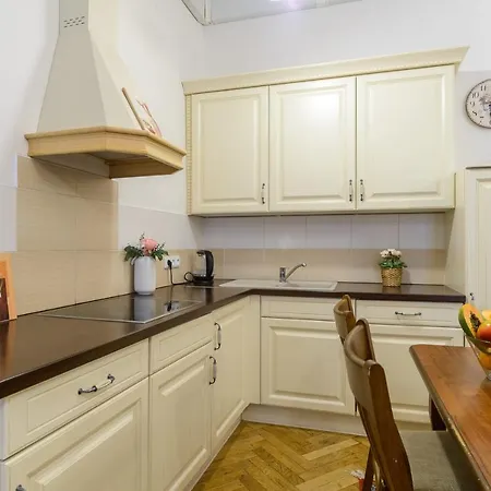 Cozy Near Stefanikuv Most 프라하