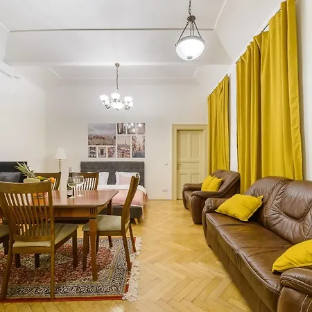 Cozy Near Stefanikuv Most 아파트 *